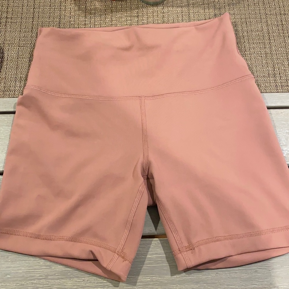 Lululemon Wunder Train Shorts 6” Size 6